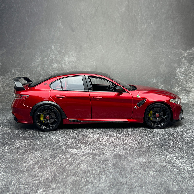 Bburago 1:18 Alfa Romeo Giulia - Model Kit Alfa Romeo review and price